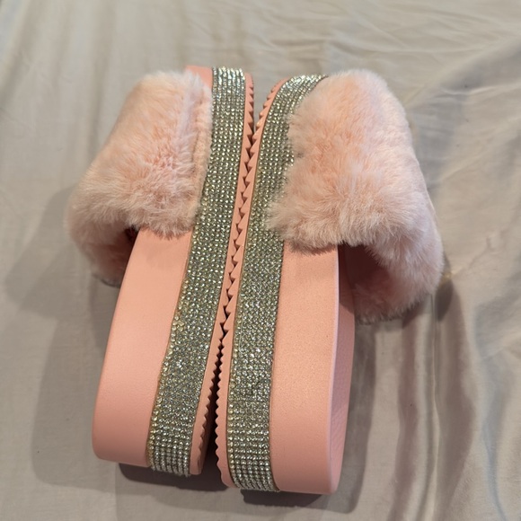 Juicy Couture Pink Fuzzy slides flip flops with Rhinestones orbit size 7 - Picture 5 of 6